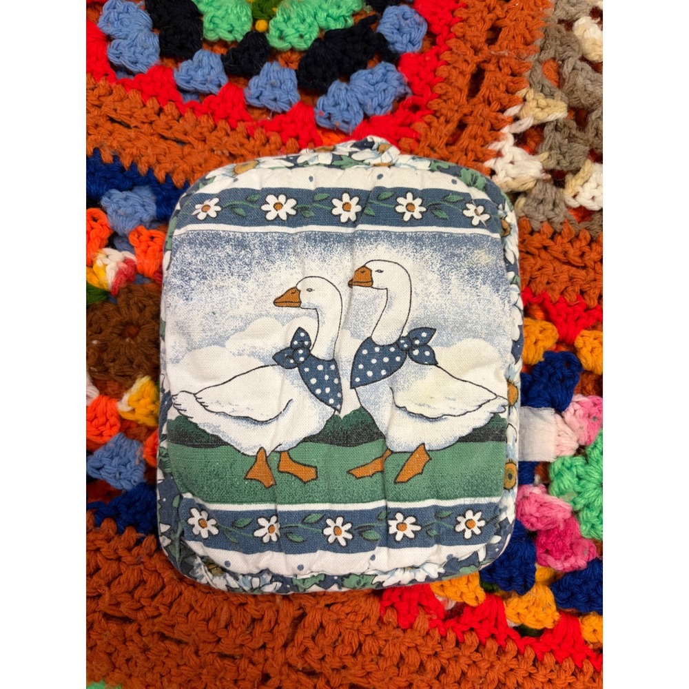 Vintage Country Goose Pot Holder Quilted Daisy Floral Blue White Cottagecore